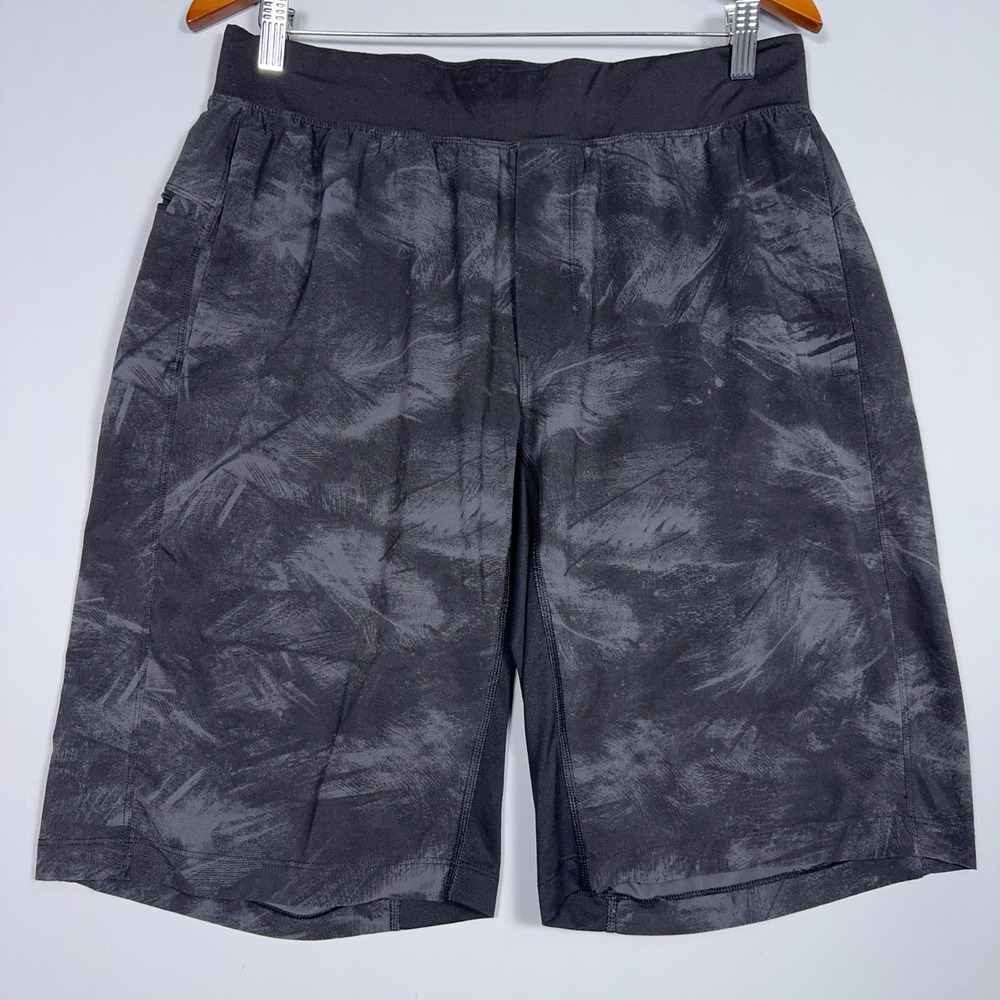 Lululemon T.H.E. Linerless Shorts Mens Large Patterned Black Gym Yoga Running